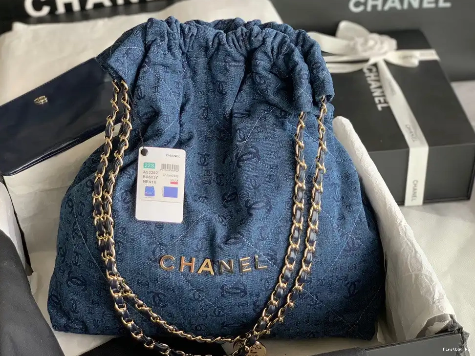 LARGE CHANEL HANDBAG 22 0528